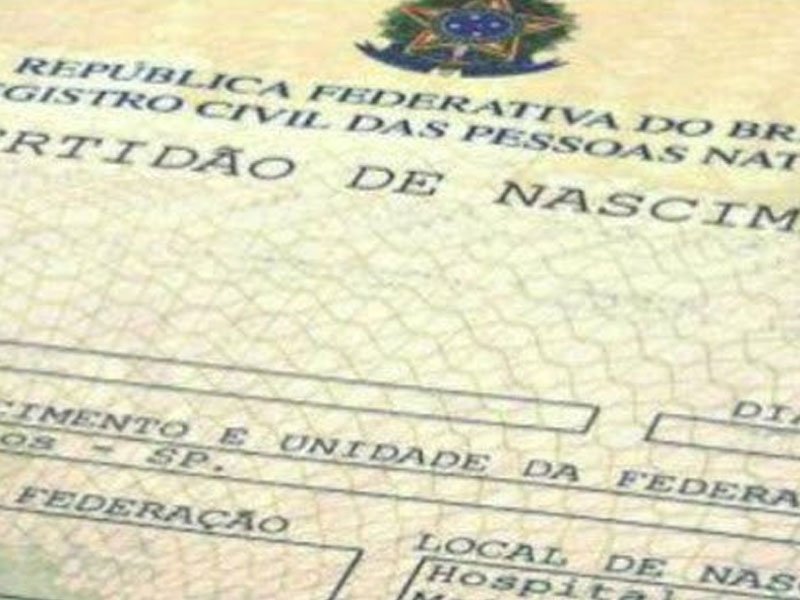 Leia mais sobre o artigo Você sabia que pode incluir o nome de seu padrasto/madrasta na certidão de nascimento?